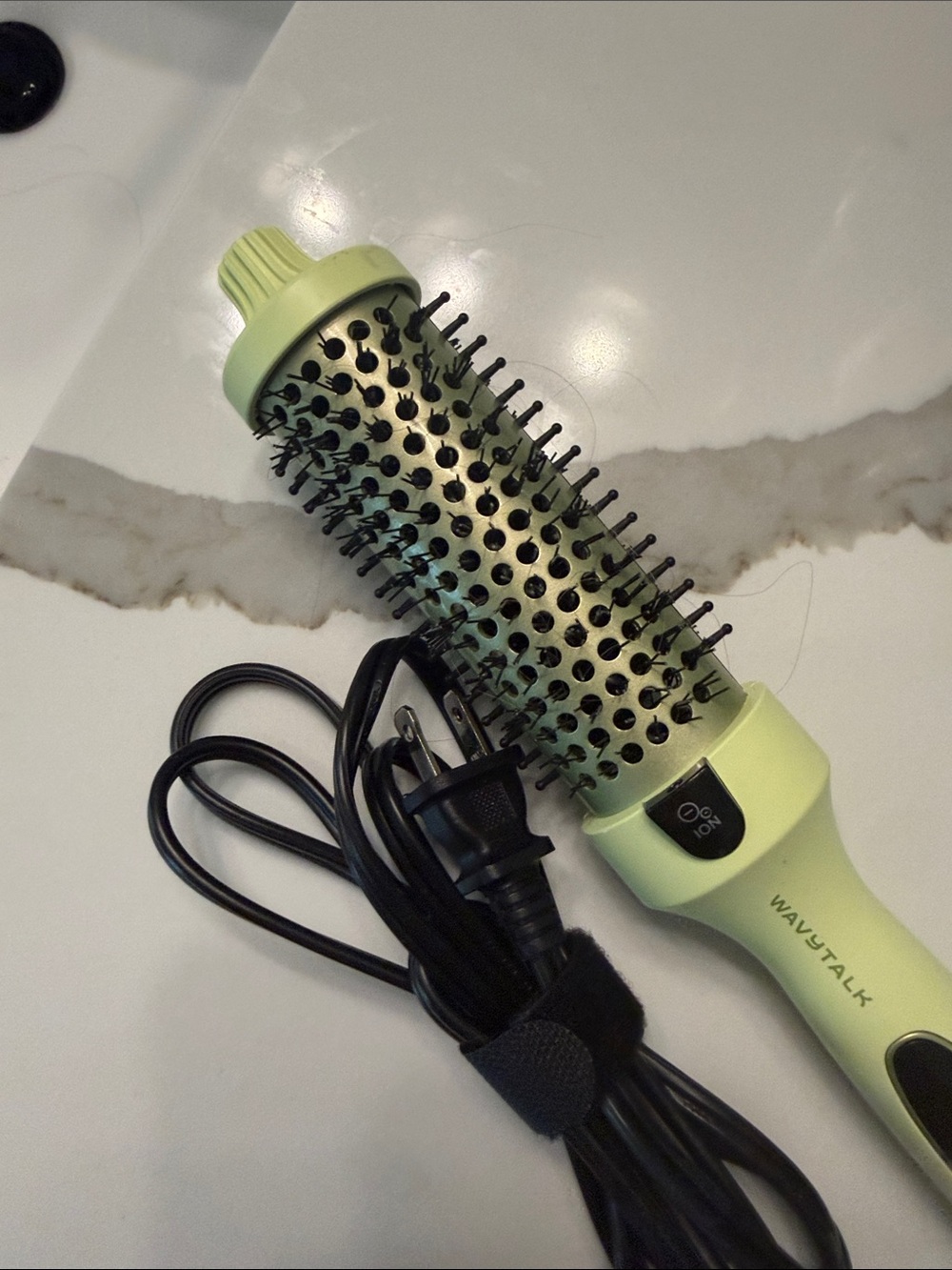 Wavytalk 1.5” Lime Green Hot Air Styling Brush with Ionic Technology - Picture 7 of 8